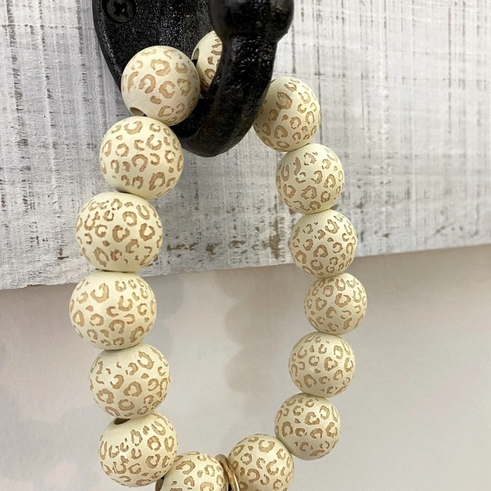 Brand New~ MAMA Wooden Beaded Tassel Key Chain in Cream 💗